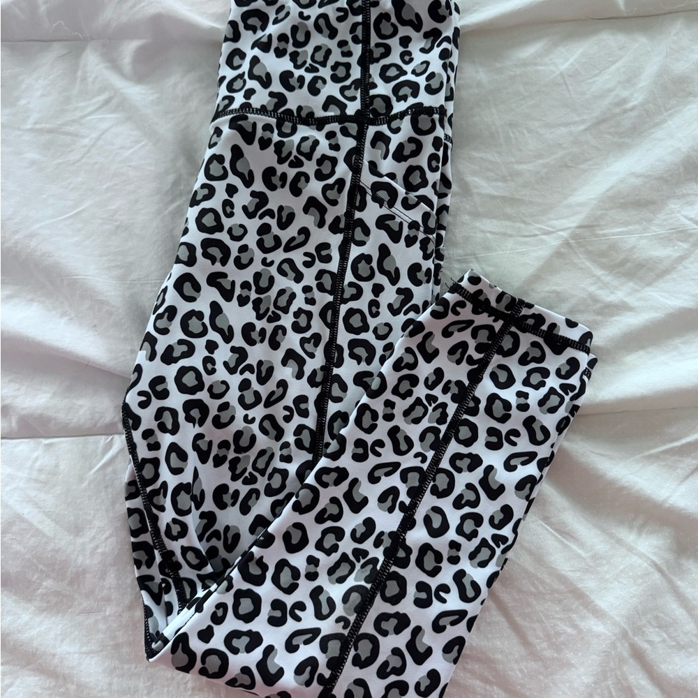 KIAVA Black and White Leopard Print Leggings